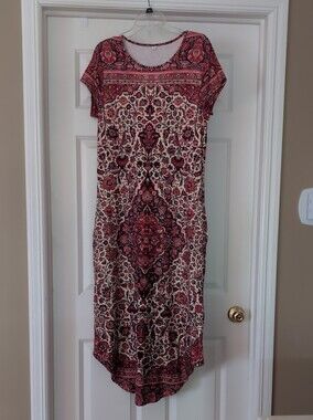 Red Floral Medallion Short-Sleeve Maxi Dress with Slight Scoop Neck